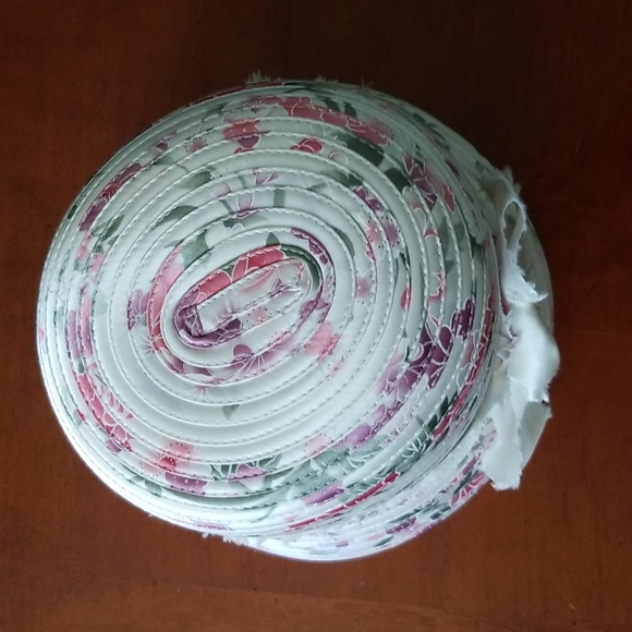 Pretty floral hat - Picture 2 of 7